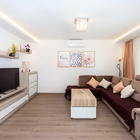Apartments Iva Brstilo Omis Exterior photo