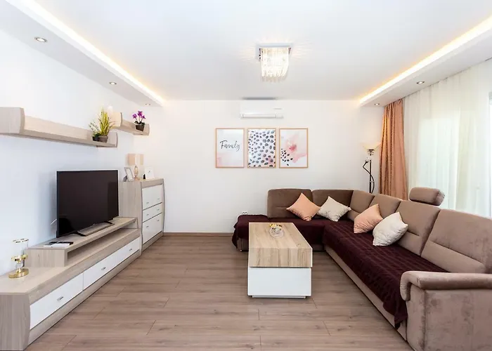 Apartments Iva Brstilo