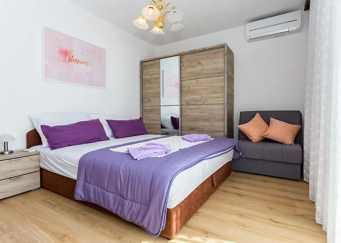 Apartments Iva Brstilo