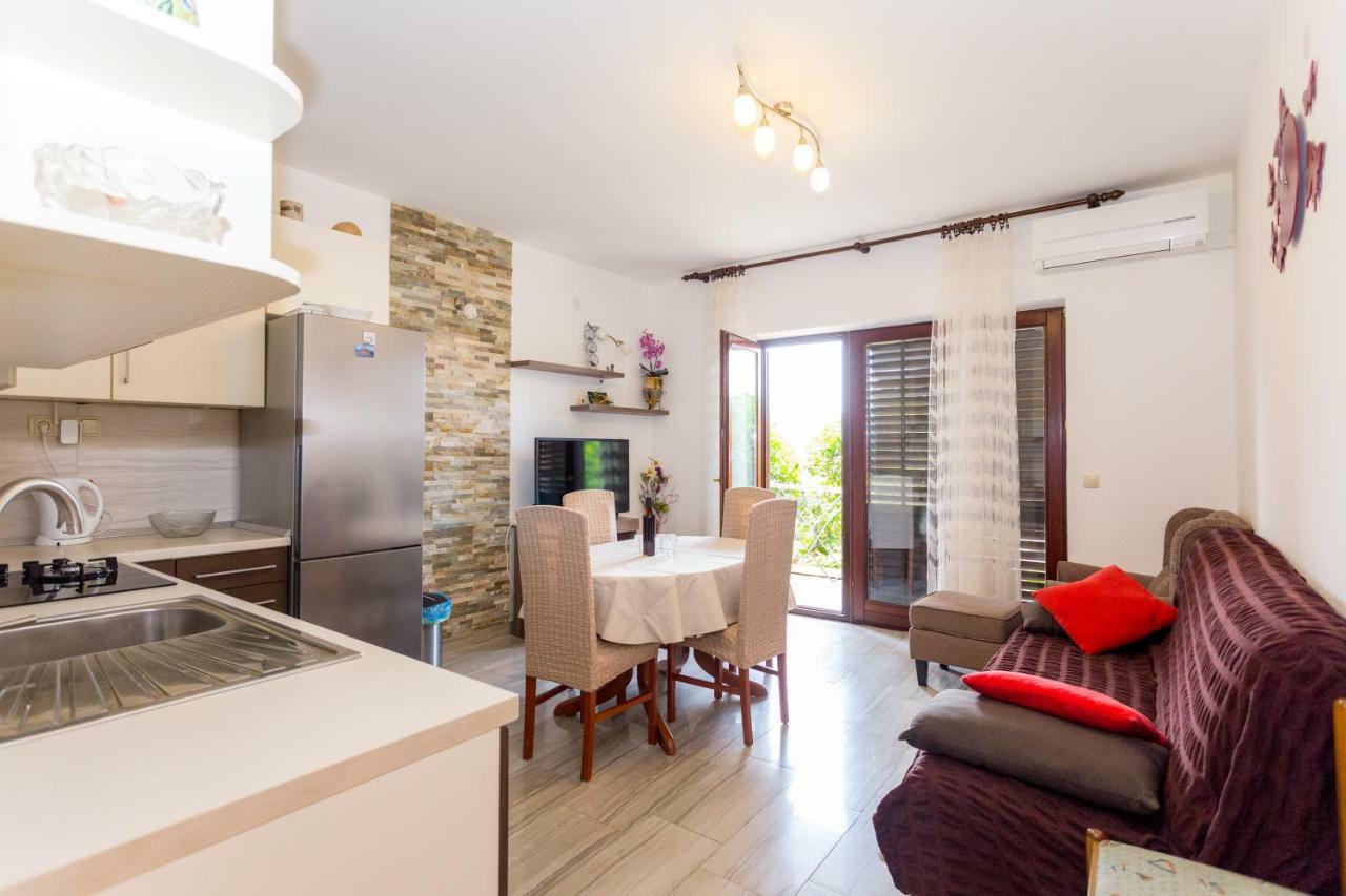 Iva Brstilo Apartment Omis