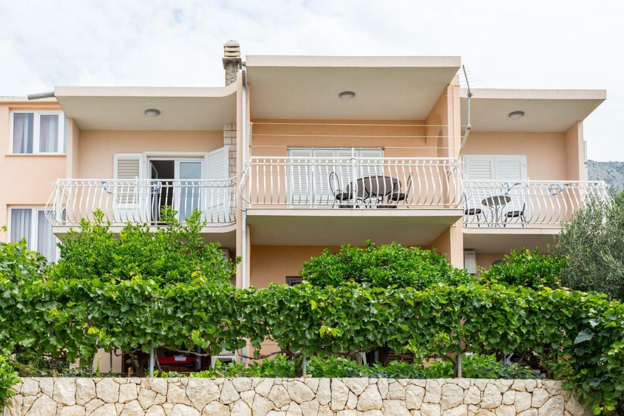 Iva Brstilo Apartment Omis