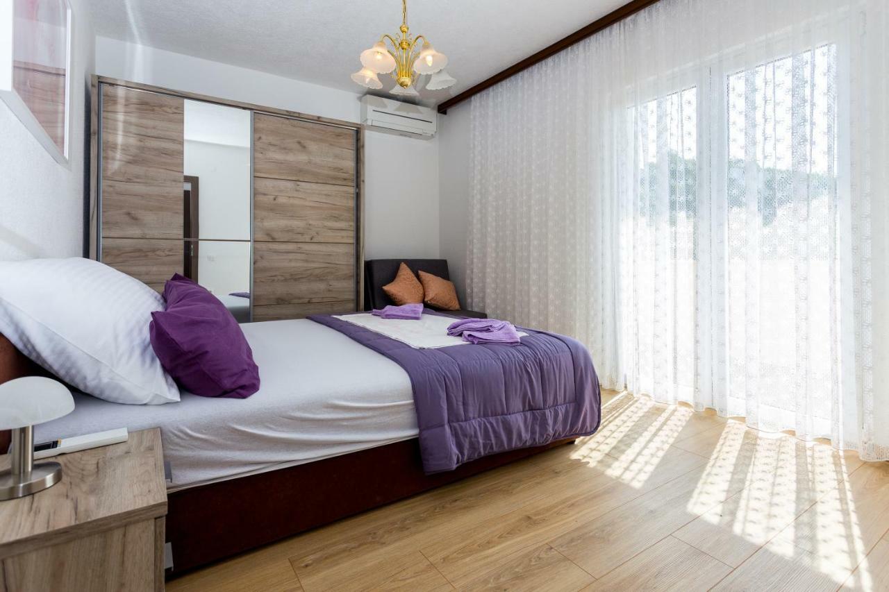 Iva Brstilo Apartment Omis