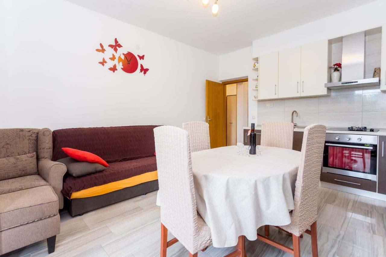 Iva Brstilo Apartment Omis